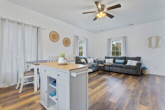 343 Henderson Ave in Pass Christian, MS - Building Photo - Building Photo