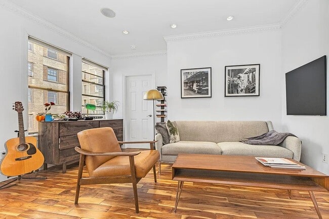 100 Christopher St, Unit 4C