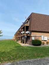 Ashwood Townhomes in Vermilion, OH - Foto de edificio - Building Photo