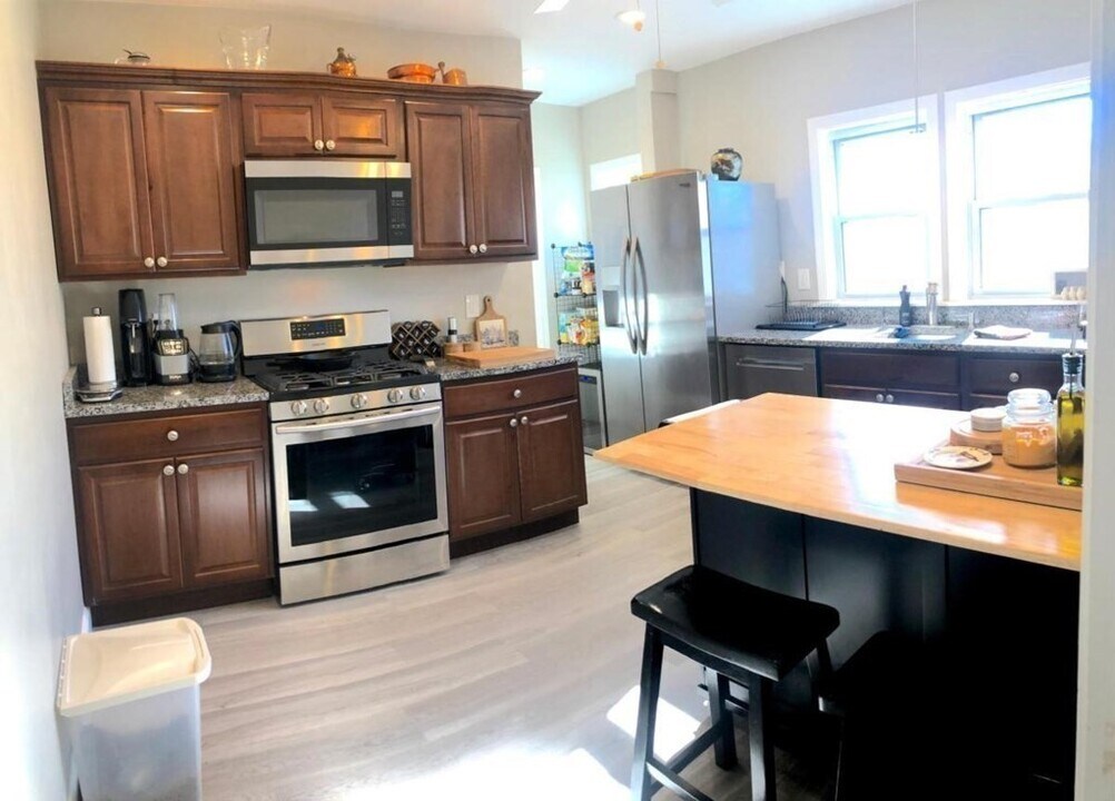 54 Lothrop St in Newton, MA - Building Photo