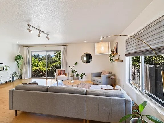 2100 Hacienda St in Redding, CA - Building Photo - Building Photo