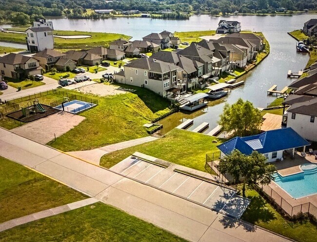 11110 N Lake Mist Ln in Willis, TX - Building Photo - Building Photo