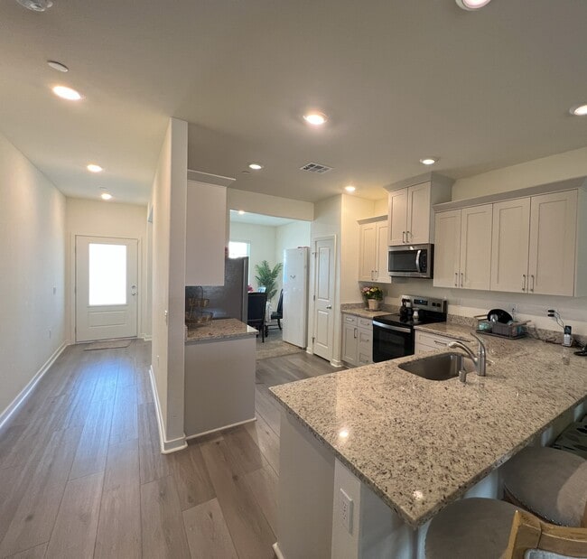 7815 Cherimoya Dr in Bakersfield, CA - Building Photo - Building Photo
