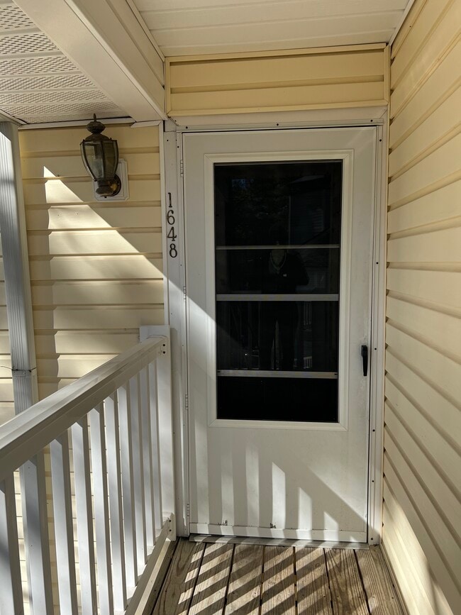 property at 1648 Raleigh Cir SE