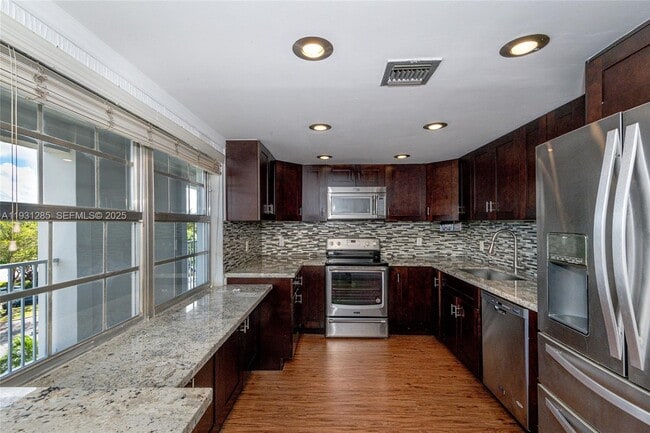 property at 625 Oaks Dr