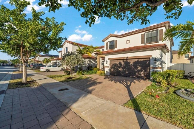 10521 W 35th Way in Hialeah, FL - Building Photo - Building Photo