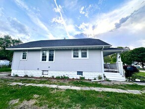 1237 E Johns Ave in Decatur, IL - Foto de edificio - Building Photo