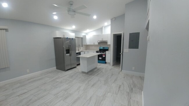 2239 Polk St in Hollywood, FL - Building Photo - Building Photo