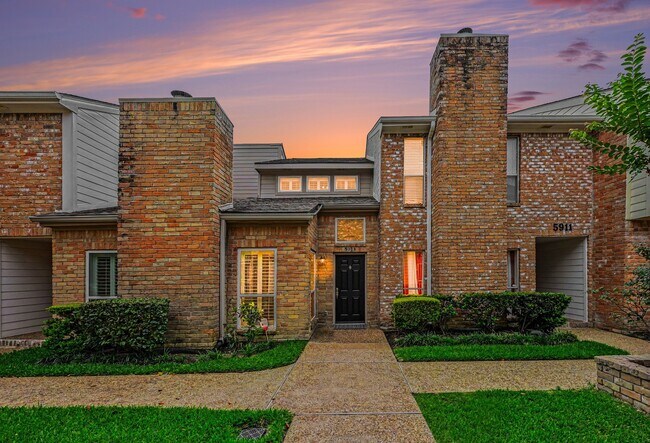 property at 5913 Woodway Place Ct