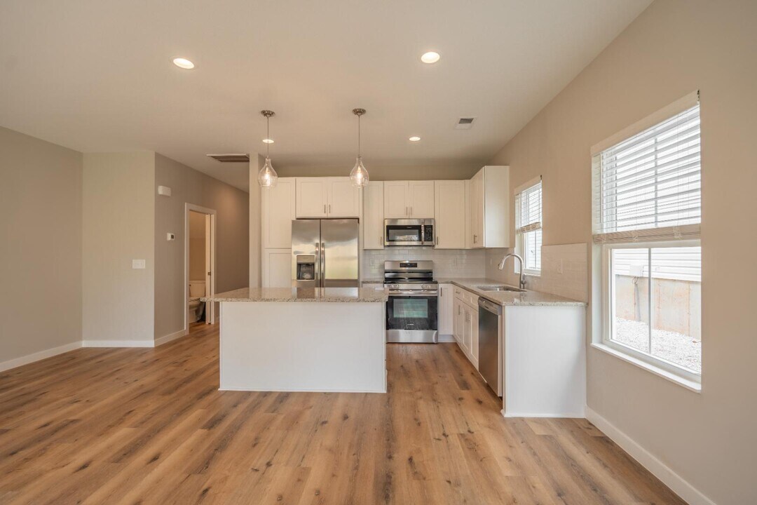 124 Woodland Dr in Greenville, SC - Building Photo