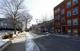 11 Dow St in Salem, MA - Foto de edificio - Building Photo