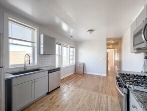 5610 N Western Ave in Chicago, IL - Building Photo - Building Photo