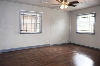 4609 Dabney St in Houston, TX - Building Photo - Building Photo