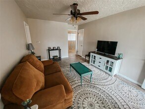 208 Thompson Dr in Norman, OK - Building Photo - Building Photo