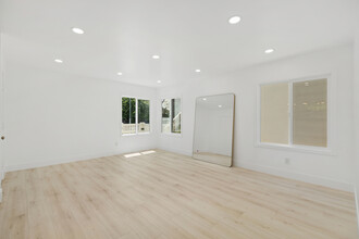 23 Rose Ave, Unit 23 in Venice, CA - Building Photo - Building Photo