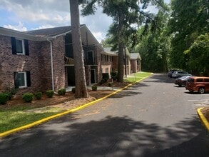 Lamplighter Apartments in Columbia, SC - Foto de edificio - Building Photo