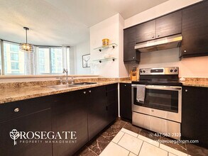 140 Dunlop St E in Barrie, ON - Building Photo - Building Photo