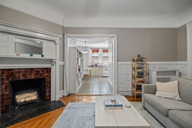 265 Beacon St, Unit 23 in Boston, MA - Building Photo - Building Photo
