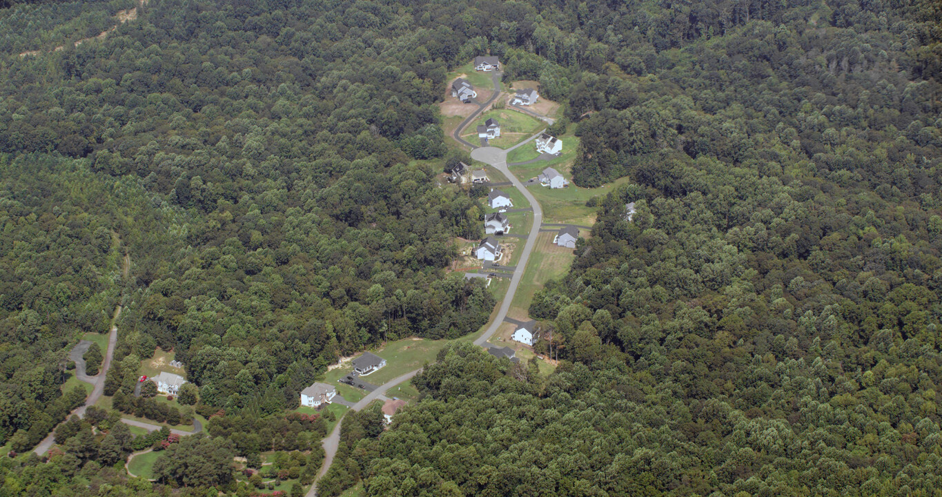 Sierra Ridge in King George, VA - Building Photo