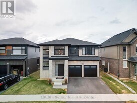 5 Samuel Ave in Pelham, ON - Building Photo
