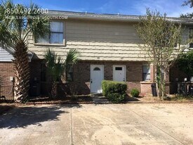 413 Waterway Ln in Fort Walton Beach, FL - Building Photo
