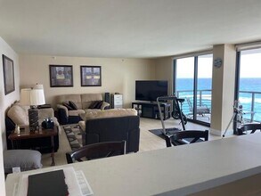 250 S Ocean Blvd in Boca Raton, FL - Building Photo - Building Photo
