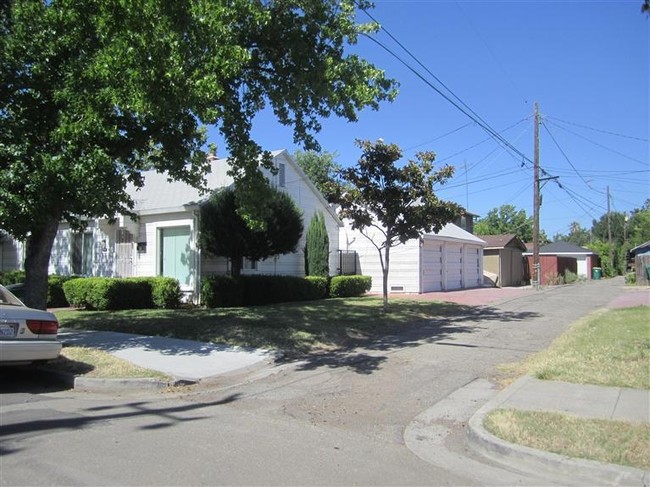 2730 N Hunter St in Stockton, CA - Building Photo - Building Photo