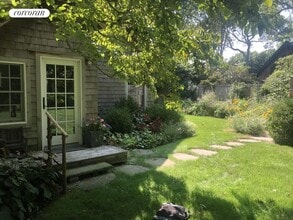 12 Front St in East Hampton, NY - Building Photo - Building Photo