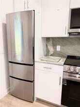 6815 Edgewater Dr in Coral Gables, FL - Building Photo - Building Photo