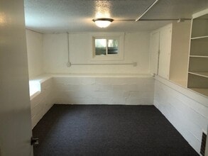 209COL in Urbana, IL - Building Photo - Interior Photo