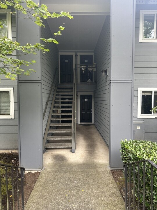 12630 100th Ln NE in Kirkland, WA - Building Photo