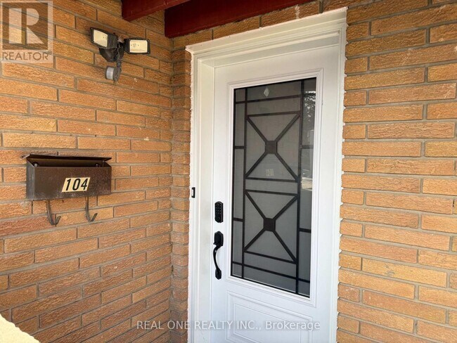 104 Mentor Blvd in Toronto, ON - Building Photo - Building Photo