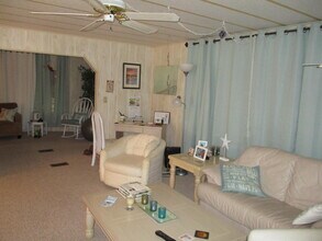 7915 SE Independence Ave in Hobe Sound, FL - Building Photo - Building Photo