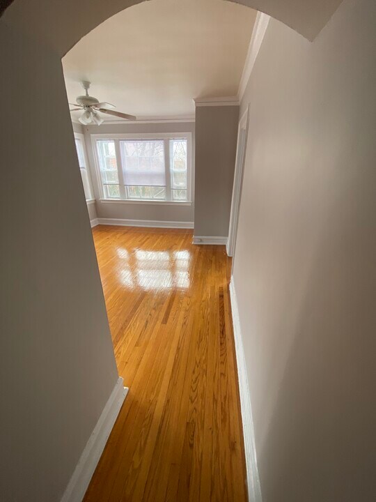 1716 W Albion Ave, Unit 1J in Chicago, IL - Foto de edificio
