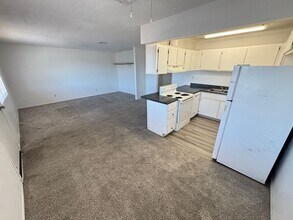 147 Westminster Way in Henderson, NV - Building Photo - Building Photo