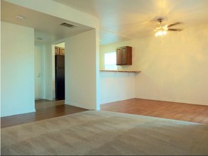 Bellwood Park Apartments in Sacramento, CA - Foto de edificio - Building Photo