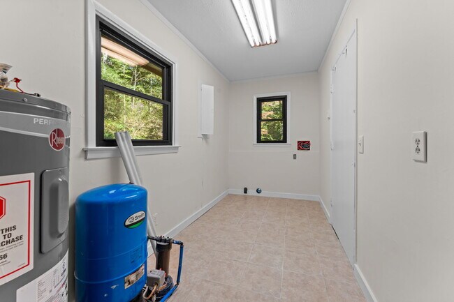 154 Mashburn Branch Cove Rd in Franklin, NC - Building Photo - Building Photo