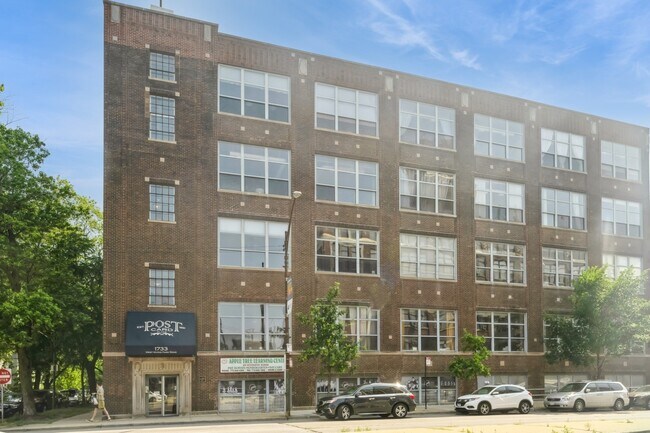 1733 W Irving Park Rd in Chicago, IL - Building Photo - Building Photo