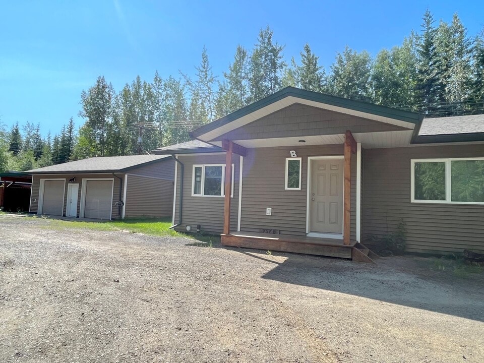 757 Joy Dr in North Pole, AK - Building Photo