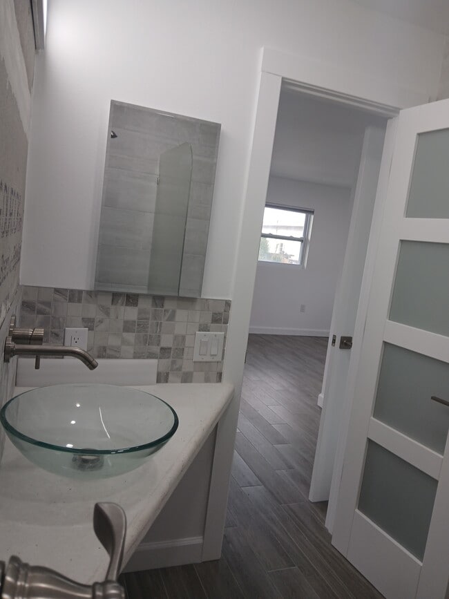 309 Shore Rd, Unit C in Nokomis, FL - Building Photo - Building Photo