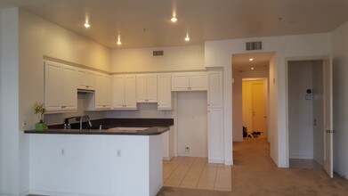 89 E Commonwealth Ave, Unit 3H in Alhambra, CA - Foto de edificio - Building Photo
