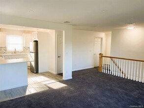 473 Franklin Blvd, Unit Upper in Long Beach, NY - Building Photo - Building Photo