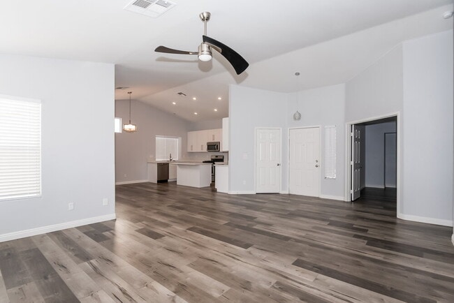 704 Colonnade Row Dr in North Las Vegas, NV - Building Photo - Building Photo