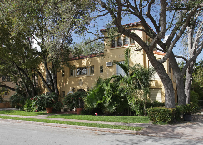 315 Navarre Ave in Coral Gables, FL - Foto de edificio - Building Photo