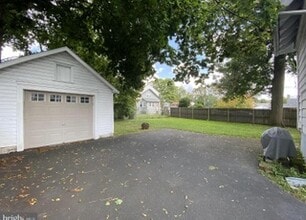 2125 Old Welsh Rd, Unit 2nd Floor in Abington, PA - Foto de edificio - Building Photo