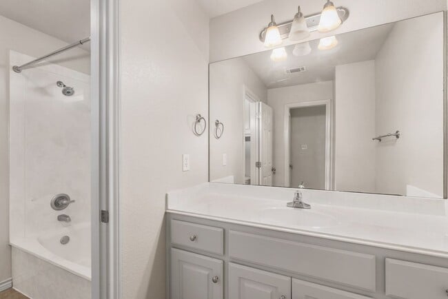 Available August 2026! Charming 4 Bed, 2.5 in College Station, TX - Building Photo - Building Photo