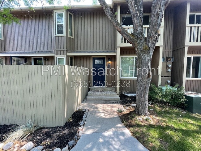662 E Cobblestone Ln