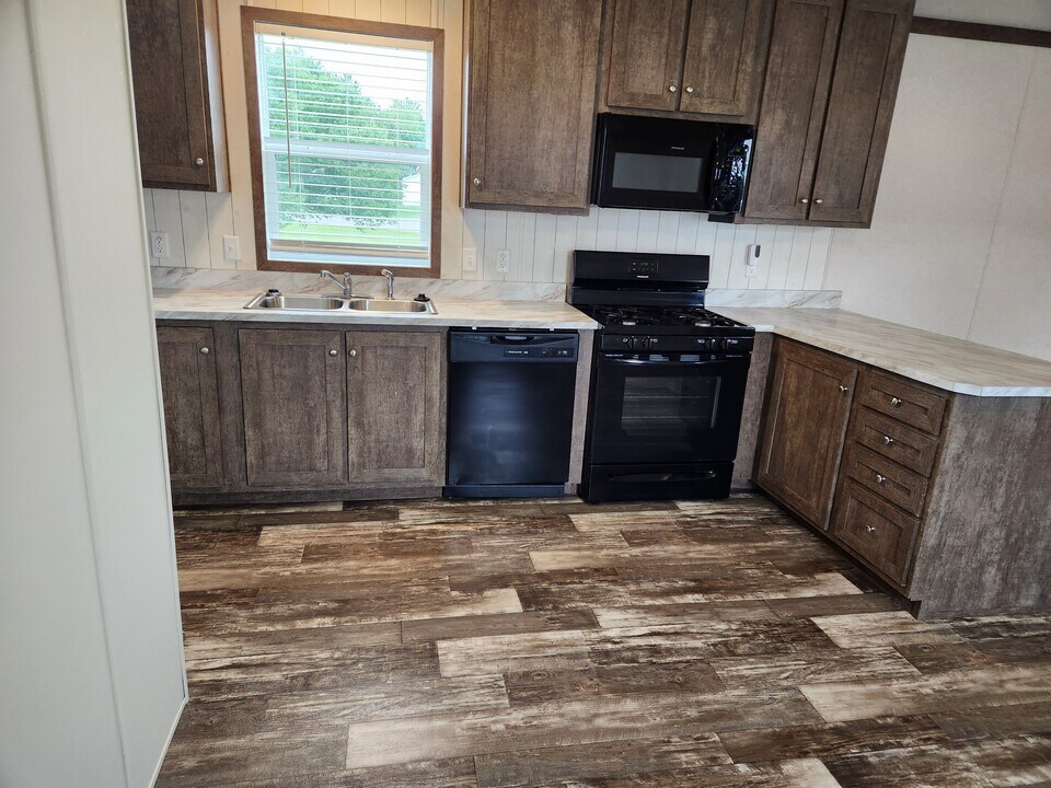 640 Oregon St in Belleville, MI - Building Photo