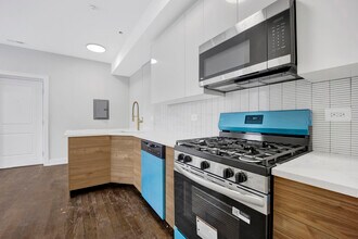2350 S Leavitt St in Chicago, IL - Building Photo - Building Photo