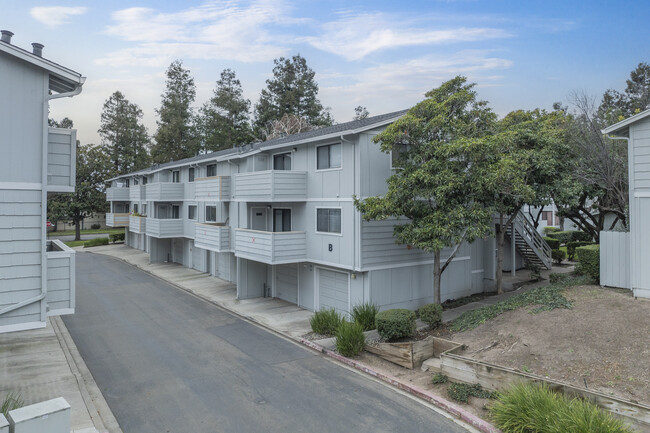 Mission Heights Condominiums in Fremont, CA - Building Photo - Building Photo